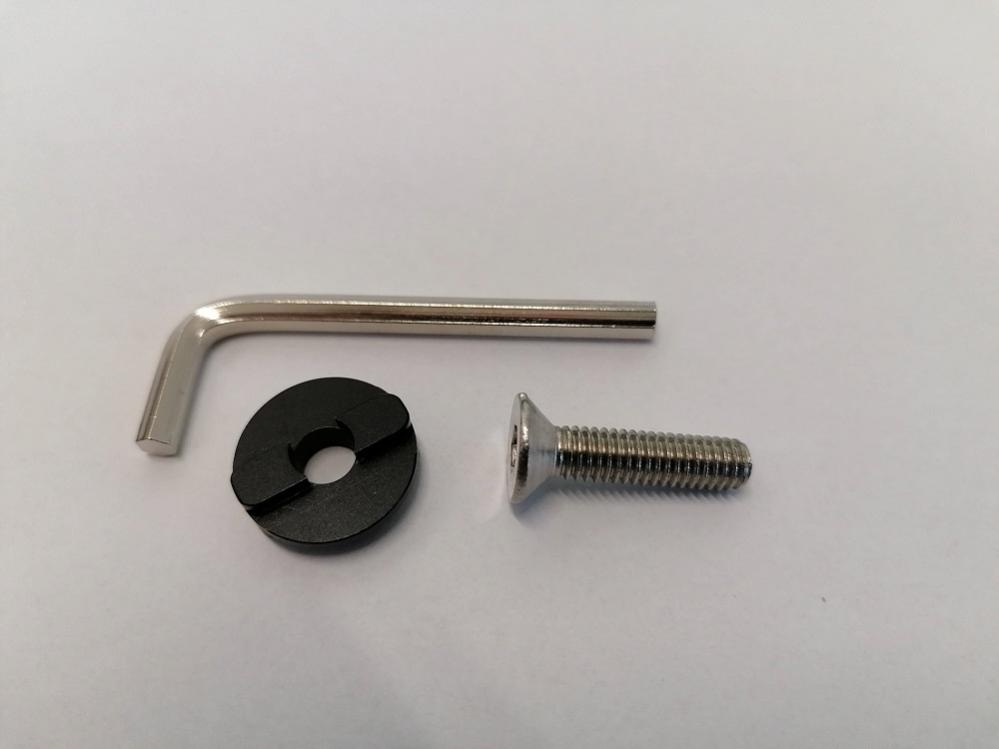 Adapter som anpassar Arca Swiss fäste till Manfrotto kulleder