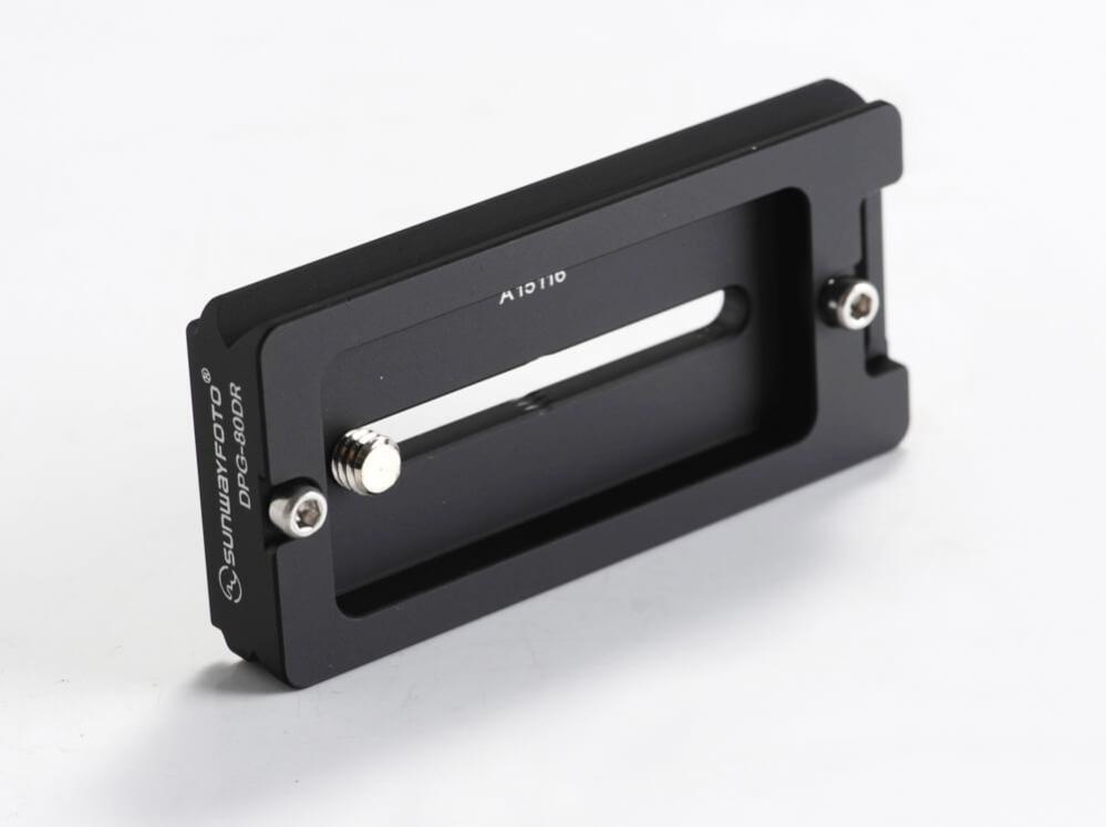 Sunwayfoto DPG-80DR Snabbplatta 80mm Arca Swiss med kantstöd