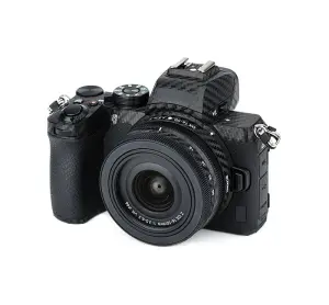 Kiwifotos Skin til Nikon Z50 + 16-50 mm objektiv &ndash; Sort kulfiberfilm