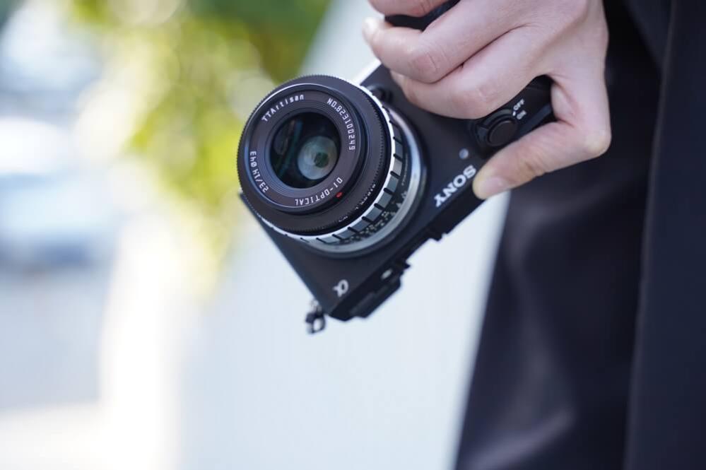 TTArtisan 23mm f/1.4 APS-C objektiv för Sony E silver