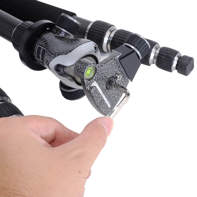 Adapter som anpassar Arca Swiss fäste till Manfrotto kulleder