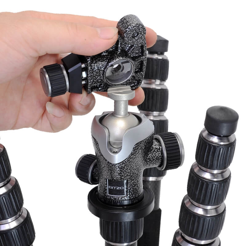 Adapter som anpassar Arca Swiss fäste till Manfrotto kulleder