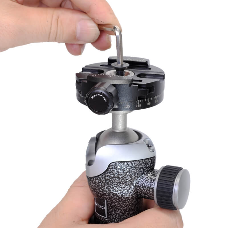 Adapter som anpassar Arca Swiss fäste till Manfrotto kulleder