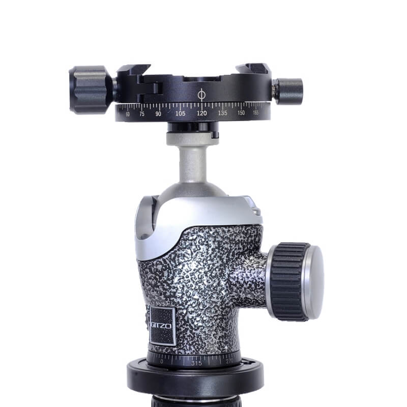 Adapter som anpassar Arca Swiss fäste till Manfrotto kulleder